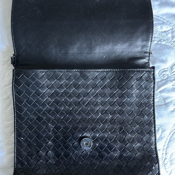 Bottega Veneta Black Woven Shoulder Bag - Picture 4 of 10